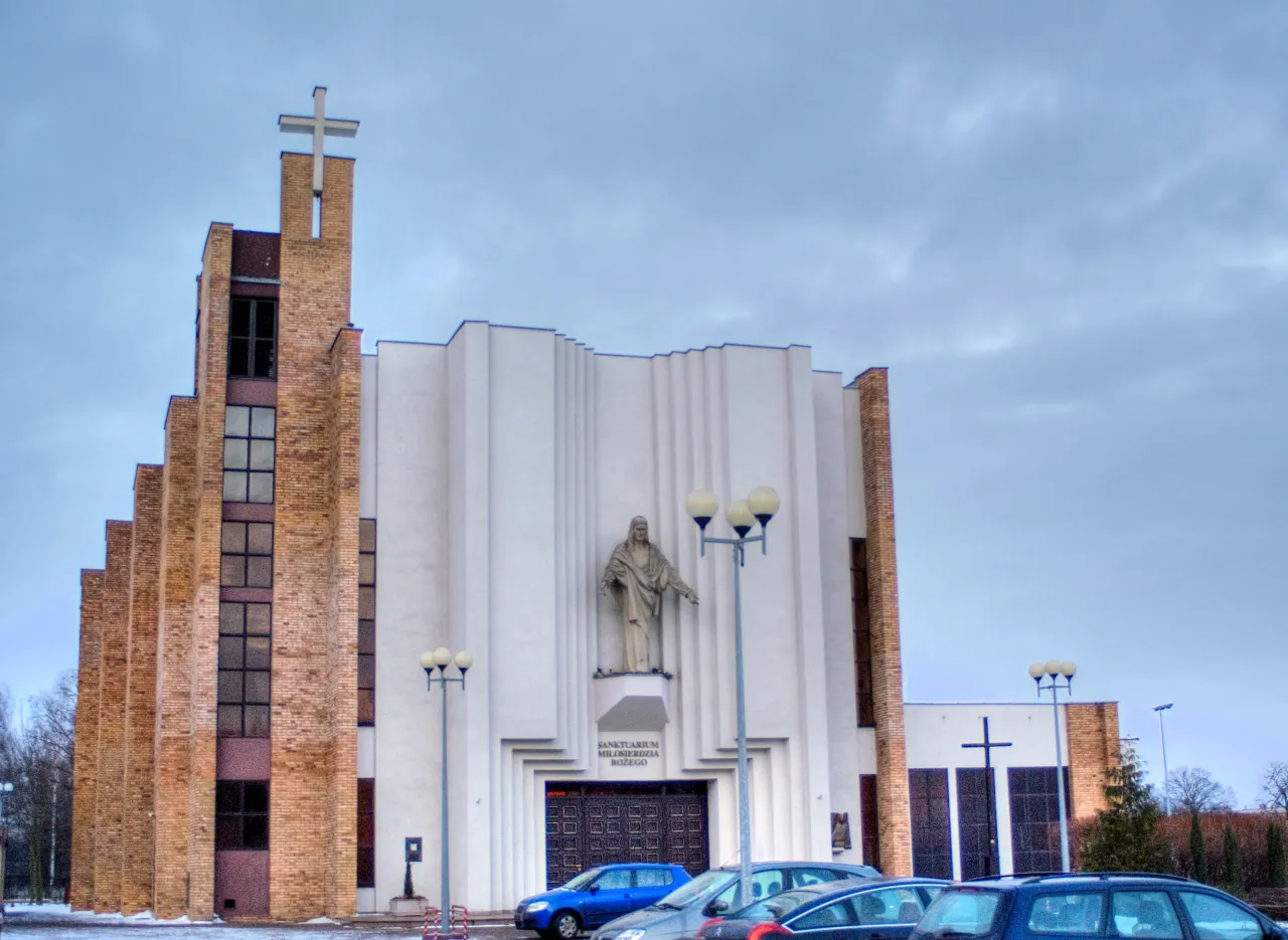 Zdjęcie Sanktuarium Miłosierdzia Bożego w Poznaniu: godziny mszy i dojazd na Sobieskiego