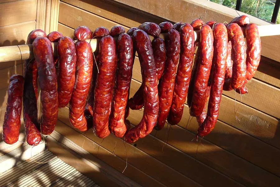 Zdjęcie Przepis na kiełbasę z dzika i wieprzowiny - tradycyjny smak w domu