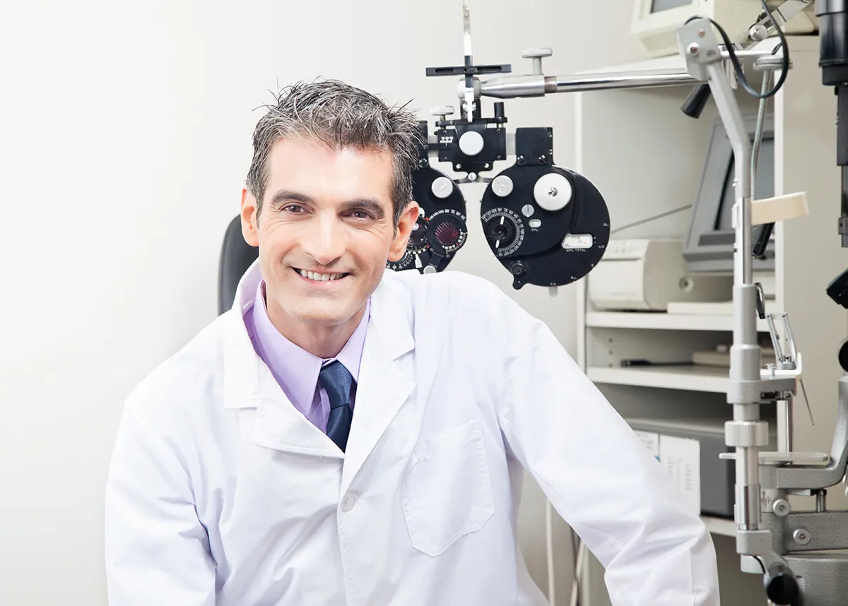 Zdjęcie Kto dobiera soczewki? Okulista czy optometrysta? Dowiedz się!