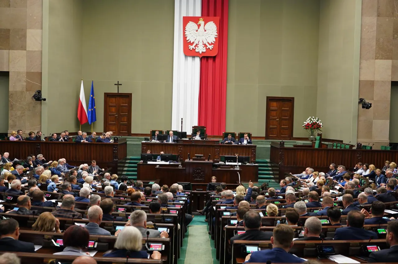 Zdjęcie Kiedy sejm może odrzucić poprawki senatu? Oto kluczowe zasady