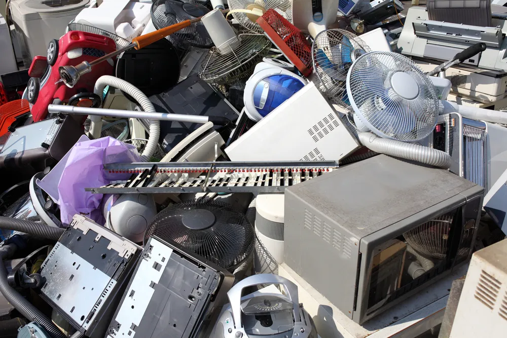 Zdjęcie Samochód który zbiera elektrośmieci z osiedla - jak skorzystać z usługi?