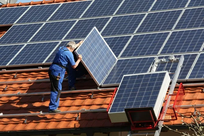 Zdjęcie Mocowanie paneli słonecznych: Jak zapewnić stabilną instalację PV