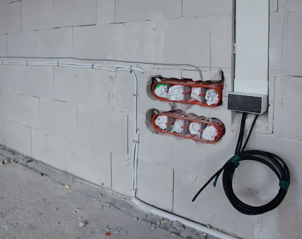 Zdjęcie Jak położyć elektrykę w domu - uniknij najczęstszych błędów i kosztów