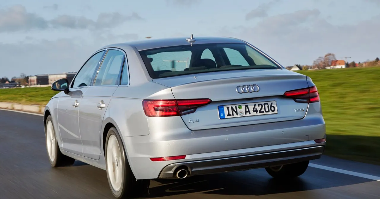 Zdjęcie Wygląd i specyfikacje tylnej części Audi A4 generacji B8