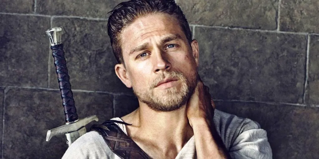 Zdjęcie Obsada filmu Król Artur: Legenda miecza - Hunnam, Law i inni