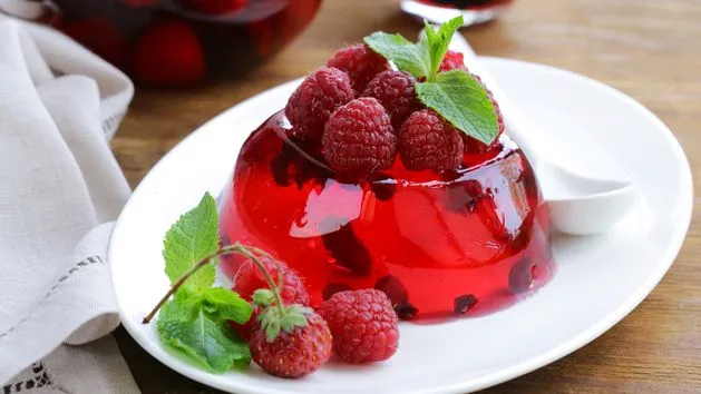 Zdjęcie Czy można jeść galaretkę w proszku? Sprawdź zdrowotne ryzyko i korzyści