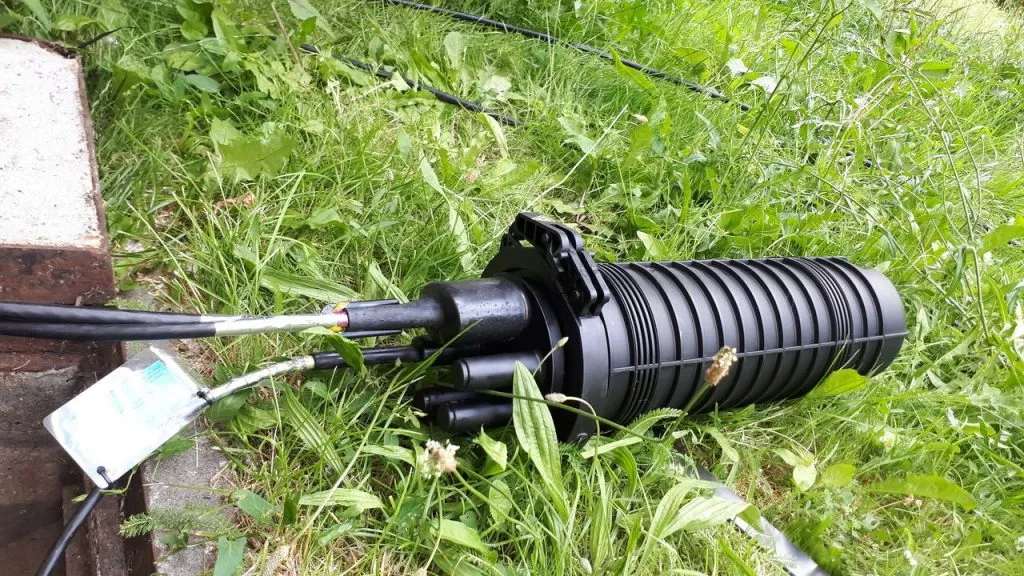 Zdjęcie Jak wygląda montaż światłowodu? Proces instalacji krok po kroku bez niespodzianek