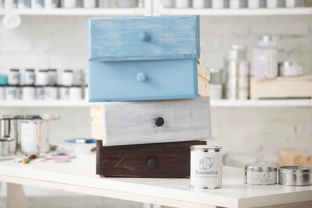 Zdjęcie Jak usunąć farbę kredową z mebli? Skuteczne metody i porady