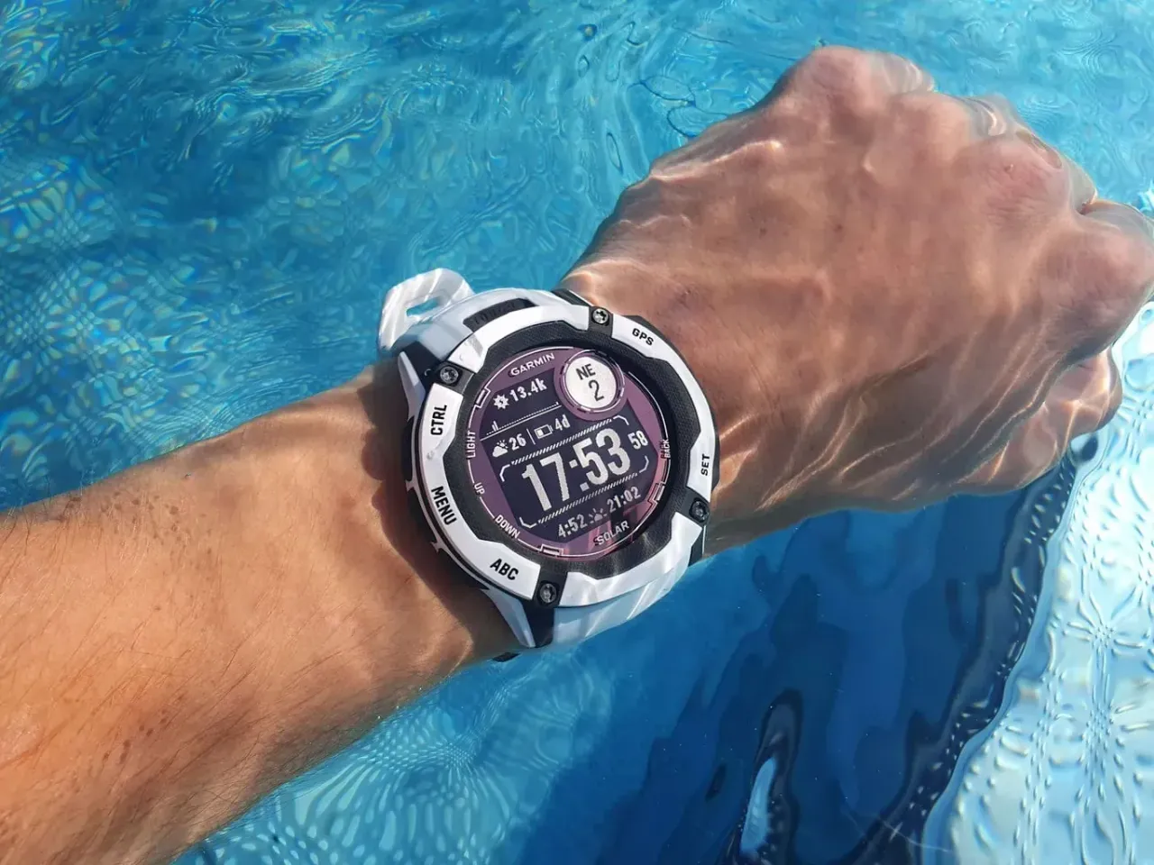 Zdjęcie Idealny zegarek do pływania: przewodnik po funkcjach i modelach