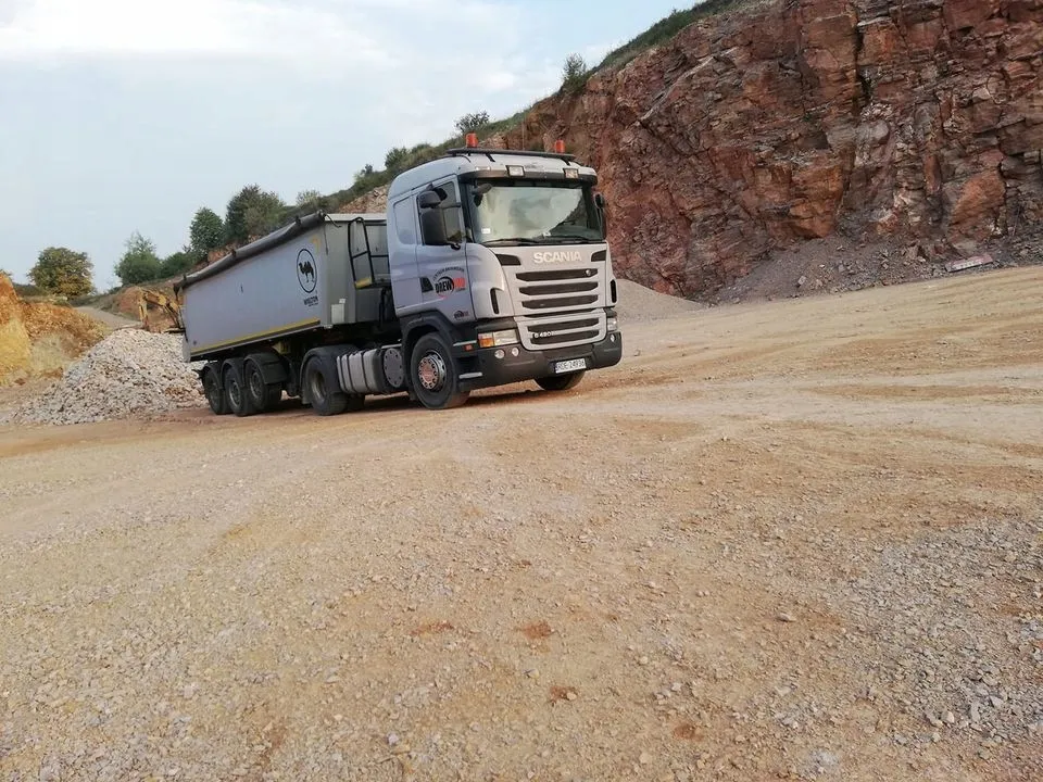 Zdjęcie Ile kosztuje żwir na drogę? Sprawdź ceny i oszczędź na zakupie