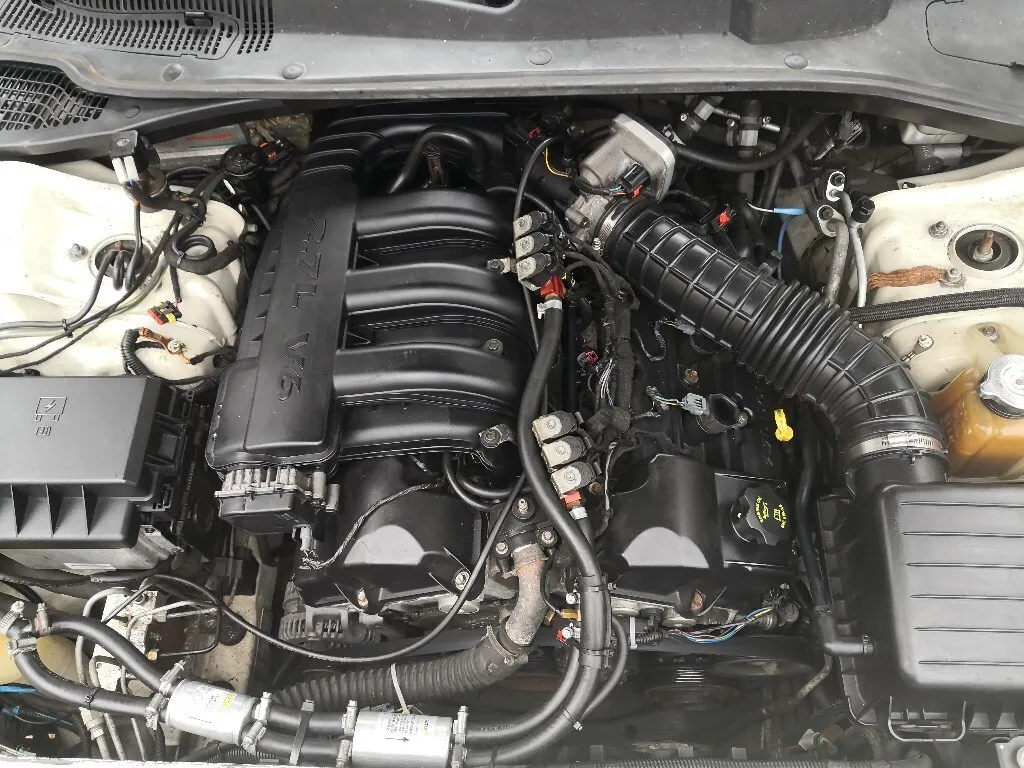 Zdjęcie Chrysler 300C: jaki silnik wybrać? Porównanie, wady i zalety dla każdego kierowcy