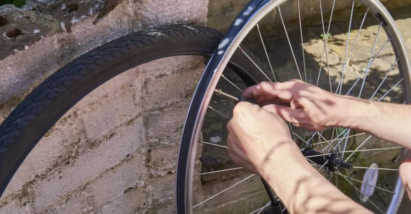 Zdjęcie Jak dobrać dętkę do opony rowerowej, by uniknąć nieprzyjemności?