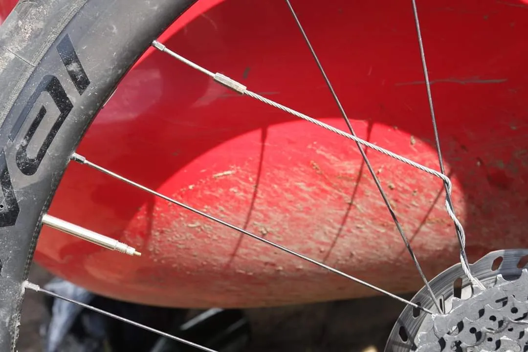 Zdjęcie Dlaczego pękają szprychy w rowerze? Zrozum przyczyny i zapobiegaj problemom
