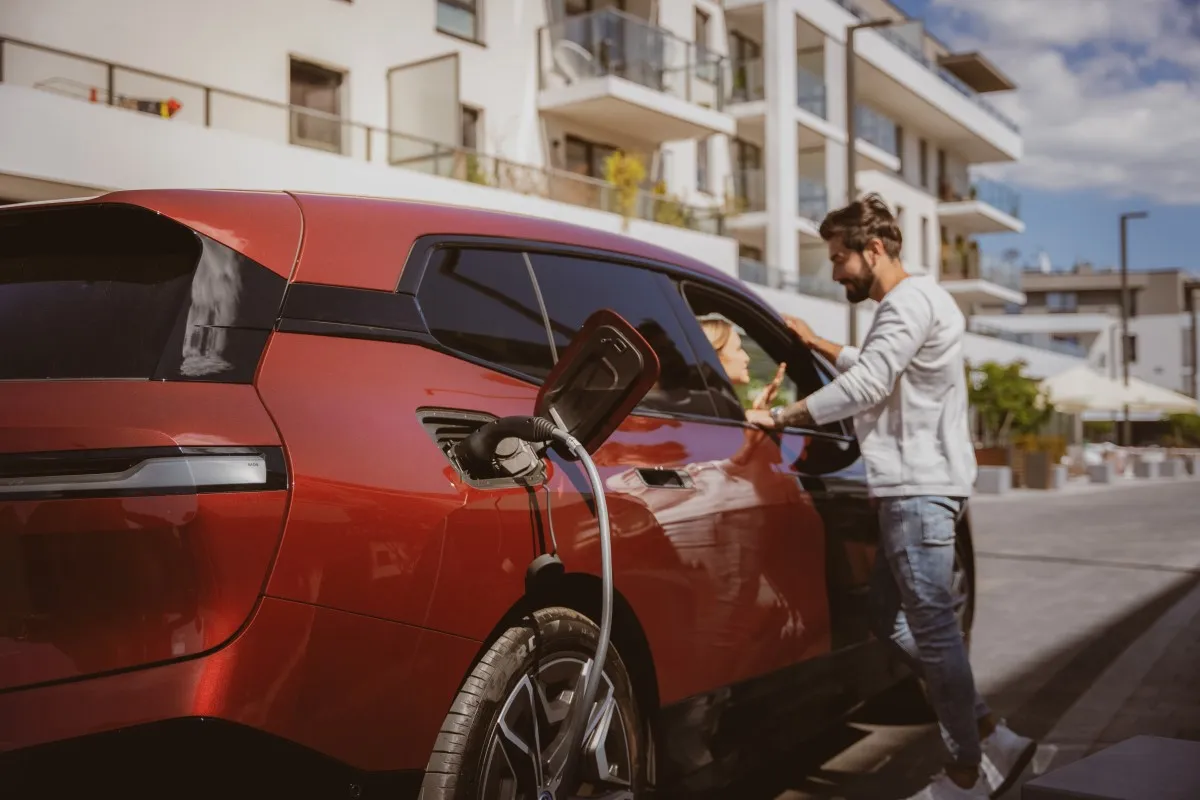 Zdjęcie Ile kosztuje ubezpieczenie samochodu elektrycznego? Sprawdź ceny i czynniki