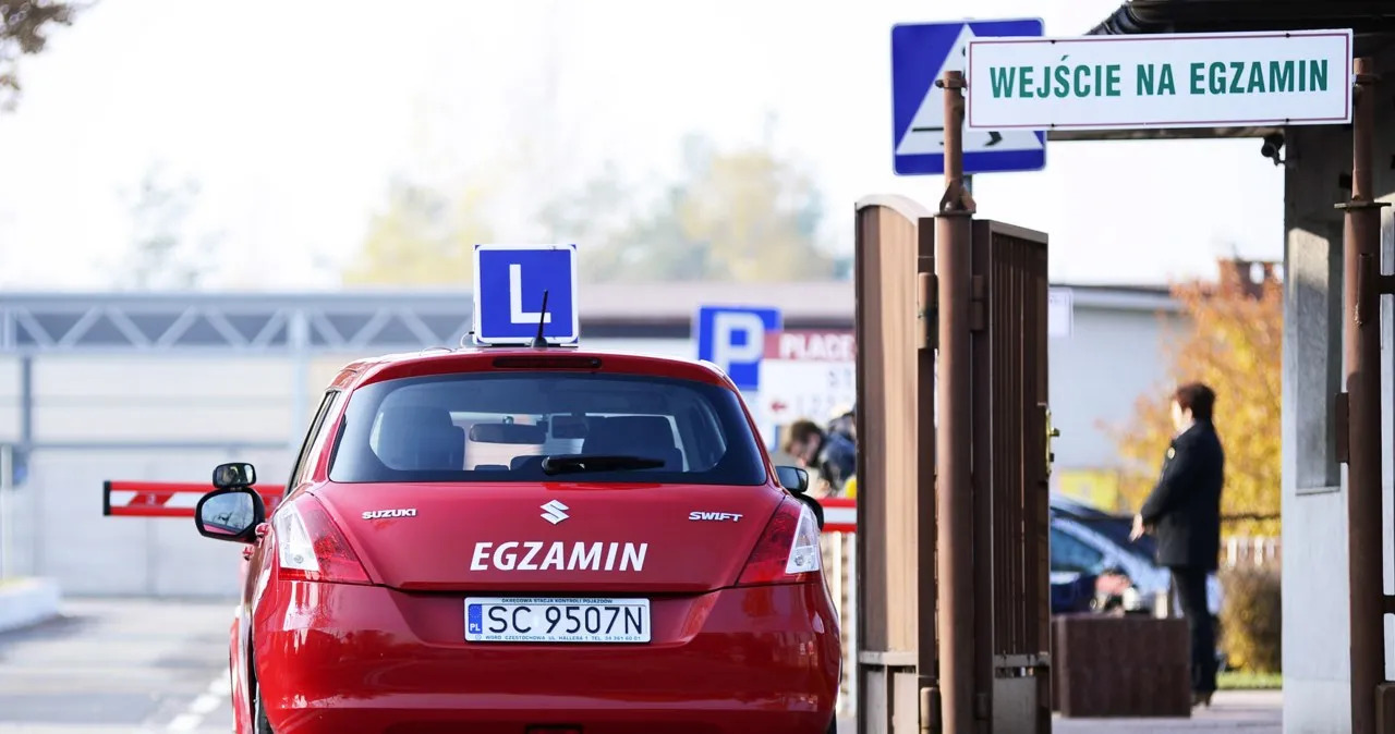 Zdjęcie Ile zarabia egzaminator WORD? Szczegóły wynagrodzenia, dodatki i różnice regionalne