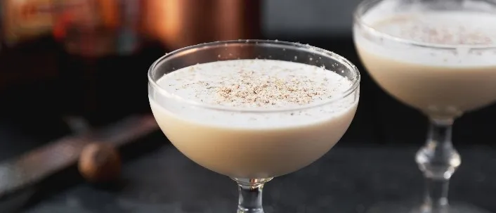 Zdjęcie Najlepsze drinki z orzechówką, które zachwycą Twoich gości