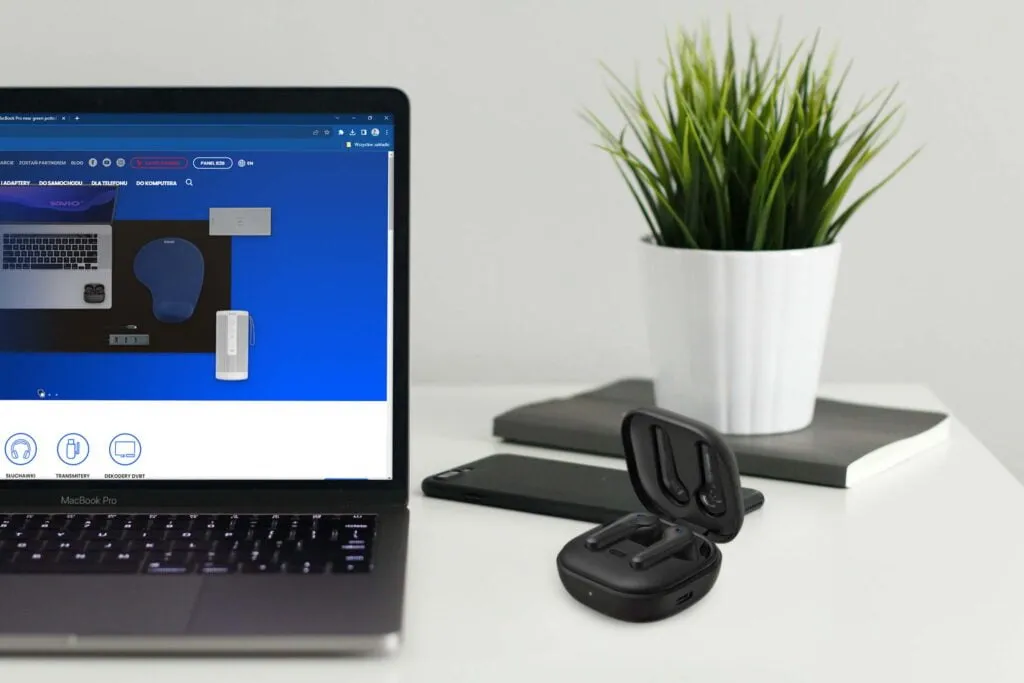 Zdjęcie Jak naładować słuchawki bezprzewodowe bez ładowarki - proste metody