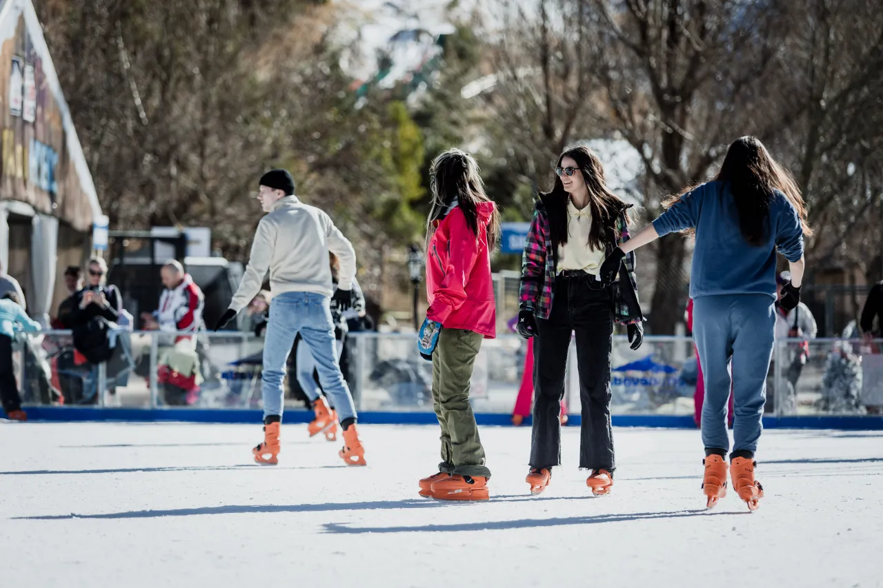 Zdjęcie Patinaje sobre hielo Granada: todo lo que necesitas saber para disfrutar