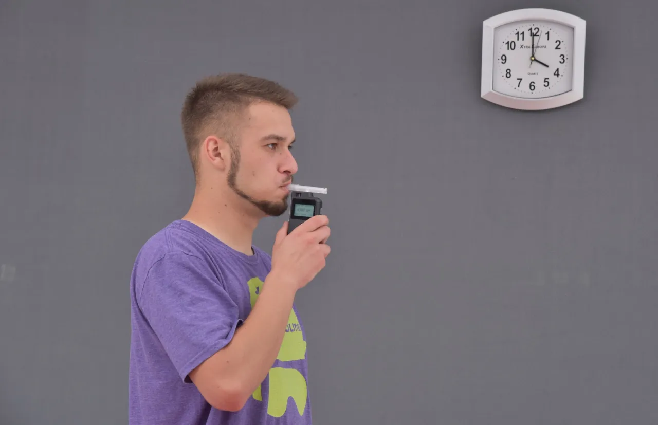 Zdjęcie Ile trzyma wino we krwi? Poznaj czynniki wpływające na metabolizm