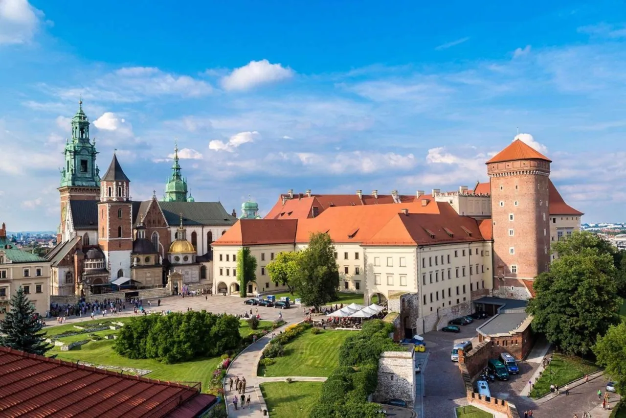 Zdjęcie Zamek Wawelski w Krakowie - historia, tajemnice i atrakcje turystyczne