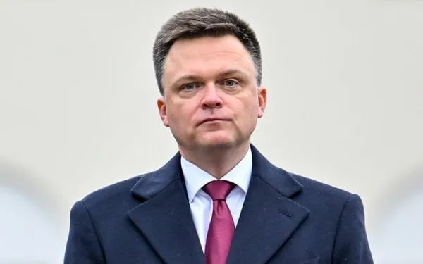 Zdjęcie Z jakiej partii jest Szymon Hołownia? Odkryj jego polityczne powiązania