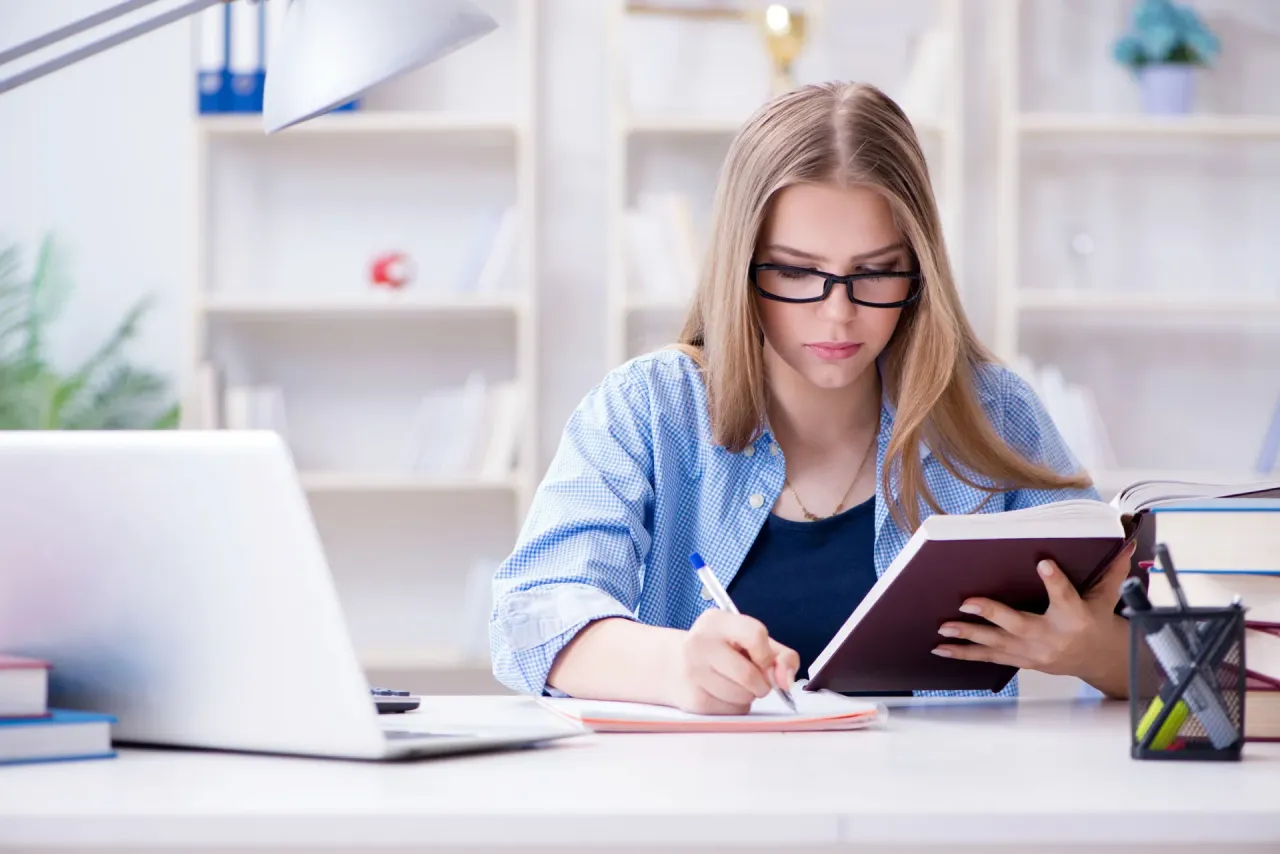 Zdjęcie Kiedy wprowadzono nauczanie zdalne i jak wpłynęło na edukację?