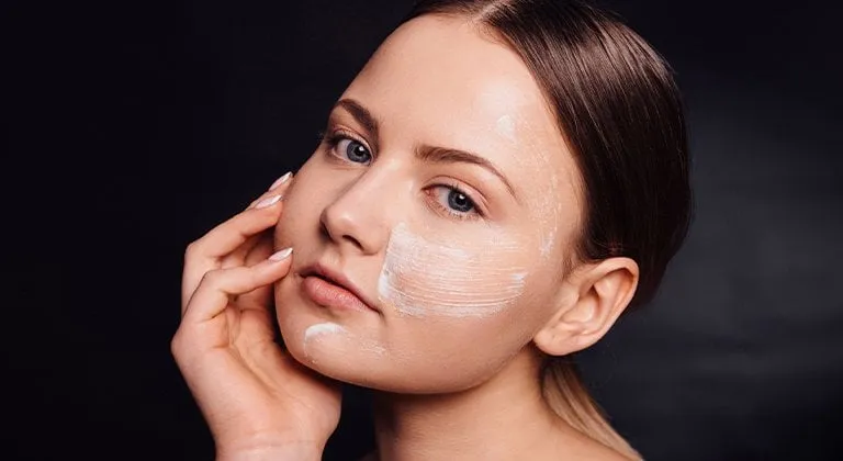 Zdjęcie Jaki peeling do cery trądzikowej? Odkryj skuteczne rozwiązania dla skóry