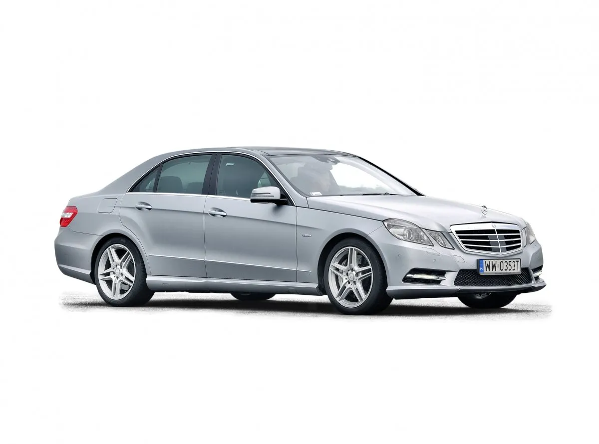 Zdjęcie Mercedes E Klasa W212 – luksusowy wybór z doskonałymi osiągami i komfortem