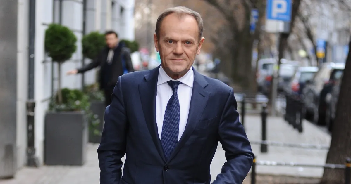 Zdjęcie Jakie języki zna Donald Tusk i jak wpływają na jego karierę?