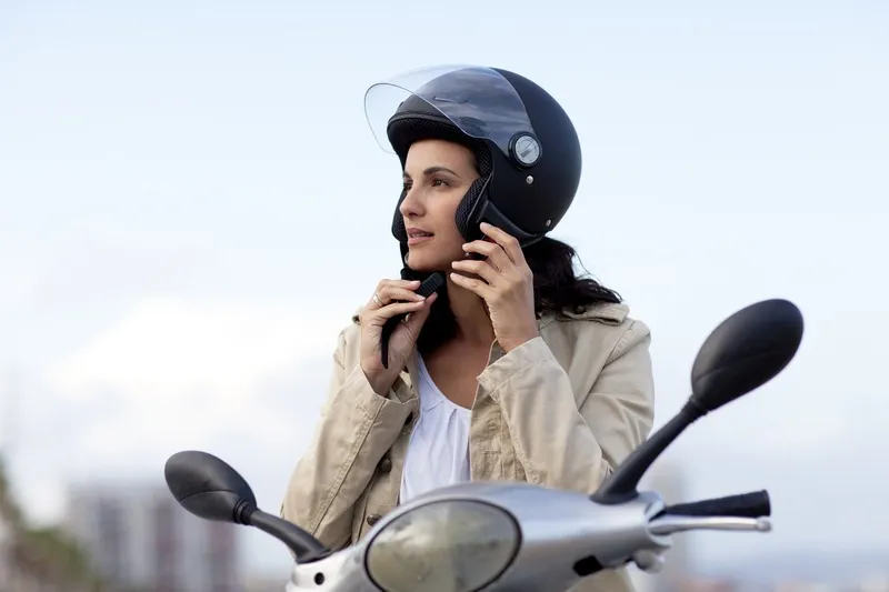 Zdjęcie Jak zmierzyć obwód głowy do kasku motocyklowego, aby uniknąć błędów