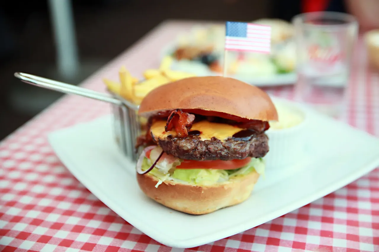 Zdjęcie Gdzie kupić milk burger? Sprawdź najlepsze oferty i ceny w Polsce