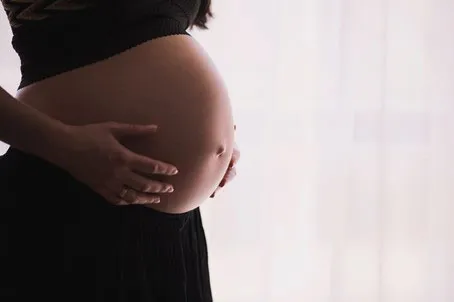 Zdjęcie Pierwsze oznaki porodu – jak je rozpoznać i kiedy jechać do szpitala?