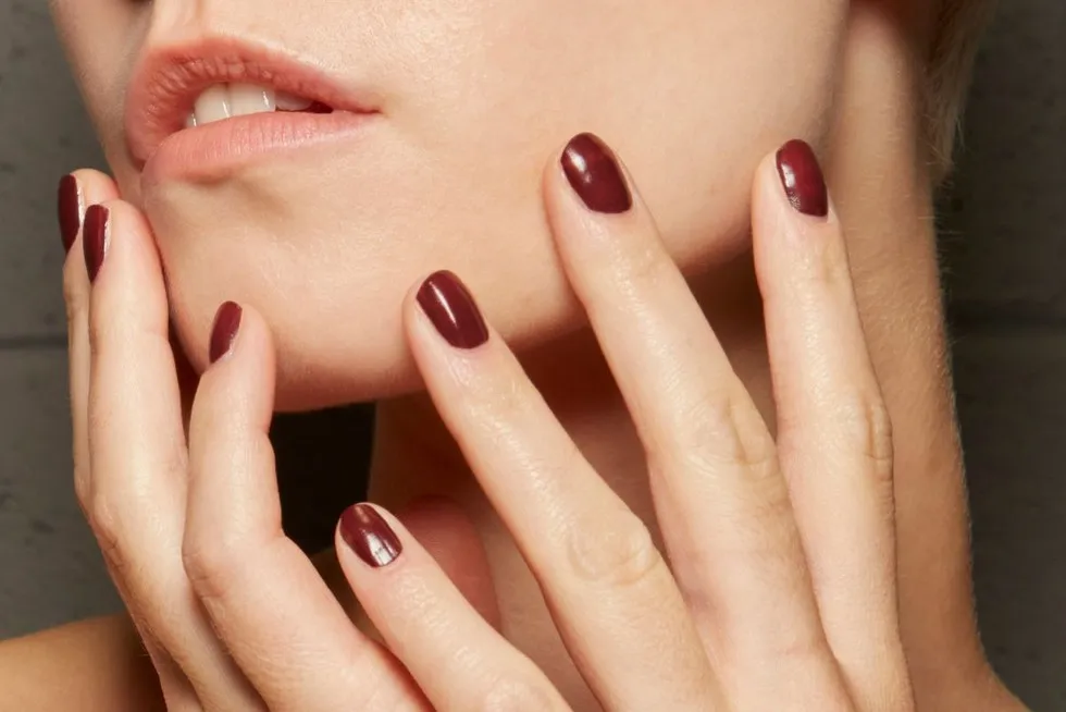 Zdjęcie Manicure kombinowany co to znaczy? Odkryj zalety tej techniki