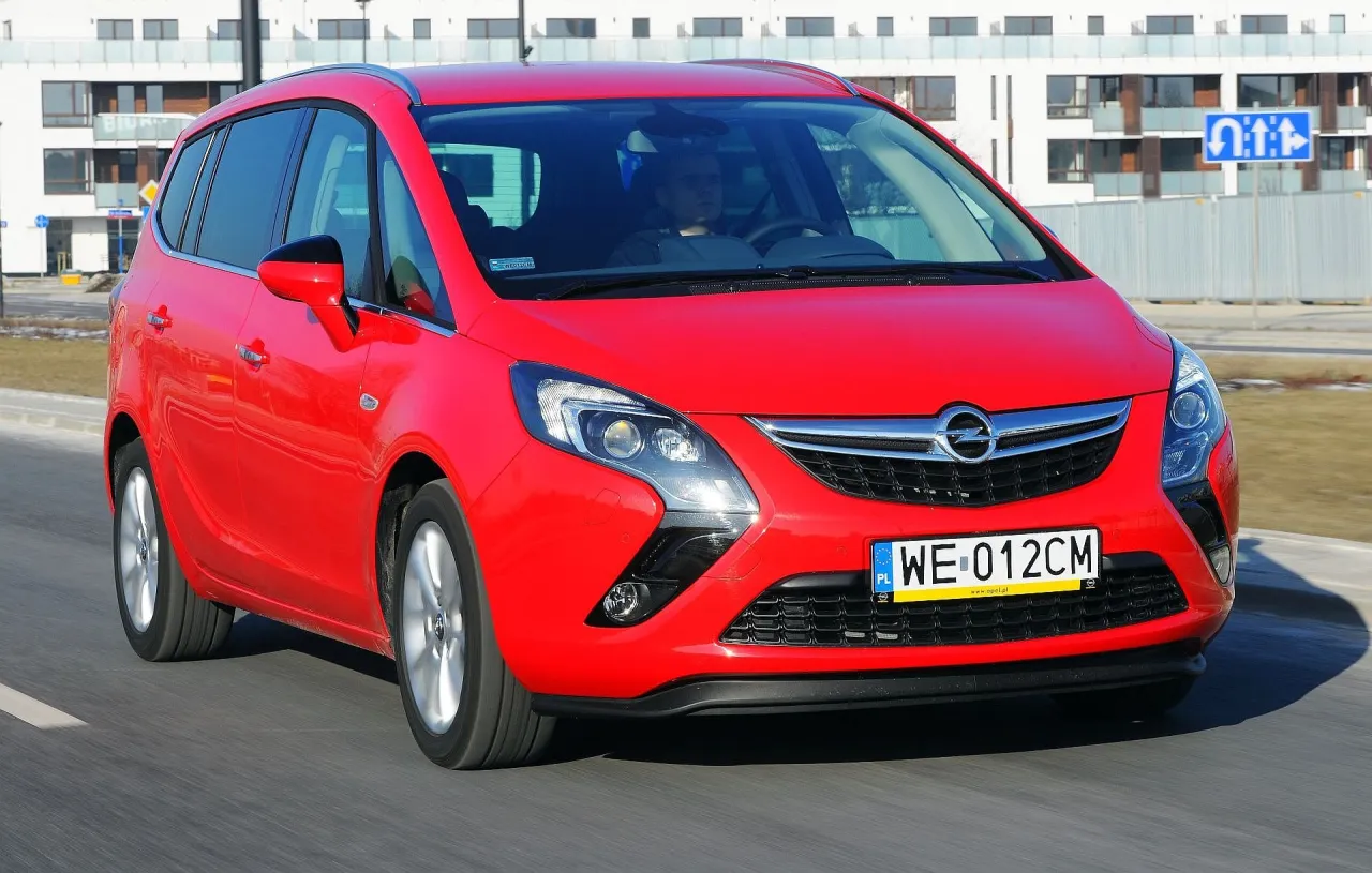 Zdjęcie Opel Zafira C opinie: który silnik zapewnia najlepszą niezawodność?