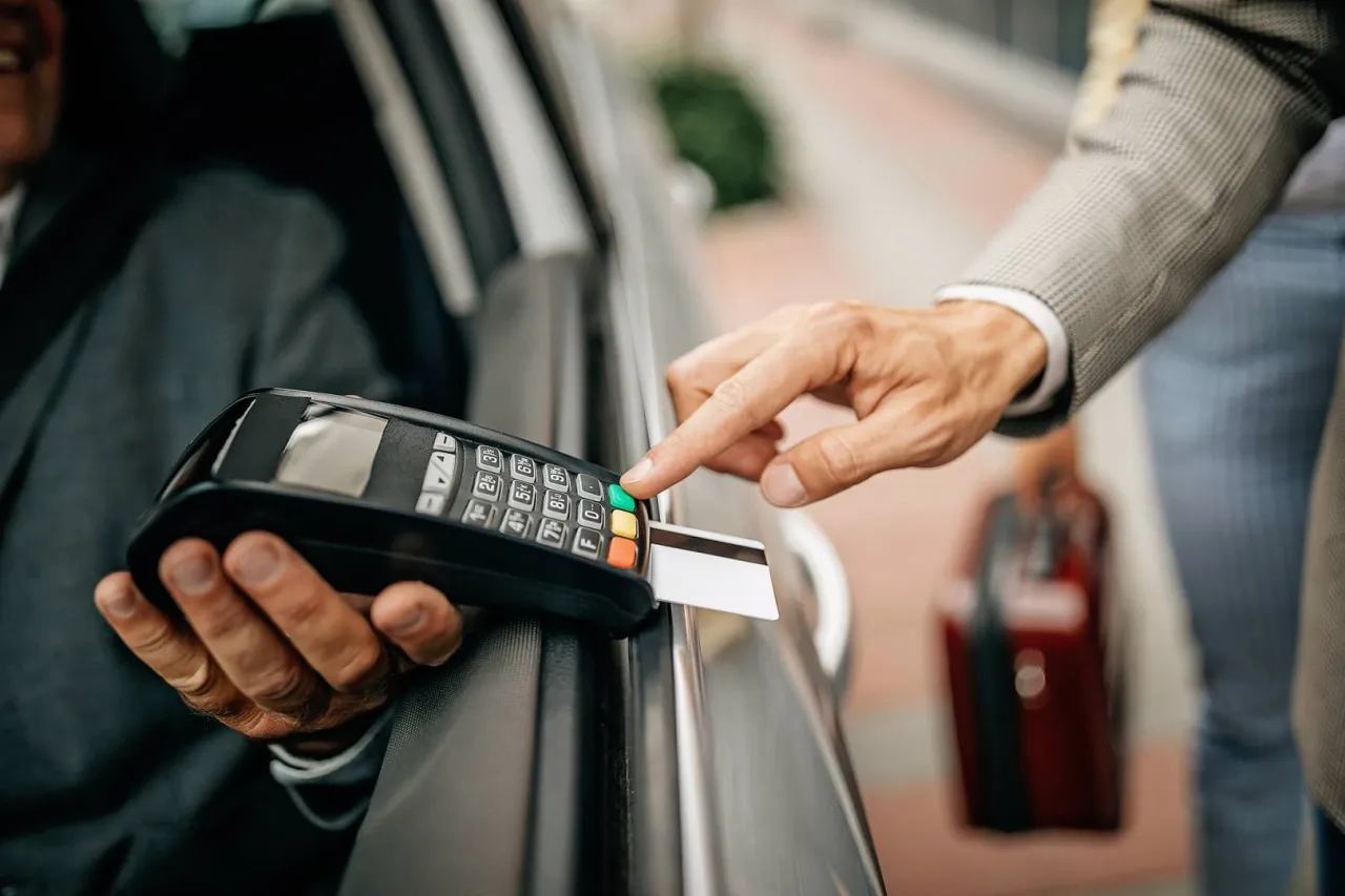 Zdjęcie Jak zamówić taxi szybko i bezproblemowo w Polsce? Sprawdź metody