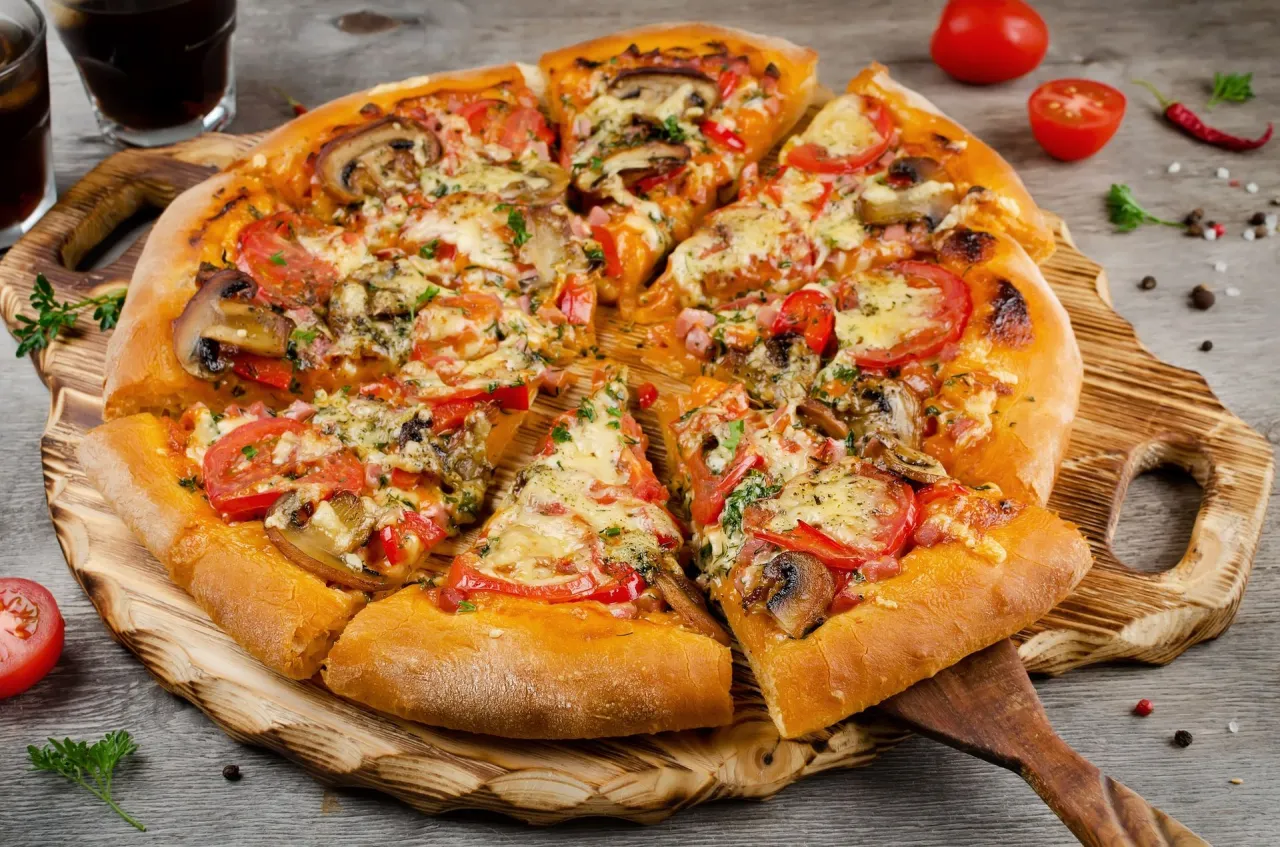 Zdjęcie Ile kalorii ma pizza? Odkryj, co wpływa na jej kaloryczność
