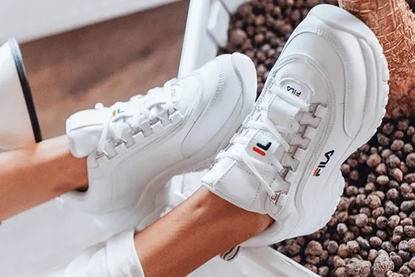 Zdjęcie Czy buty Fila są modne? Odkryj, dlaczego warto je nosić teraz