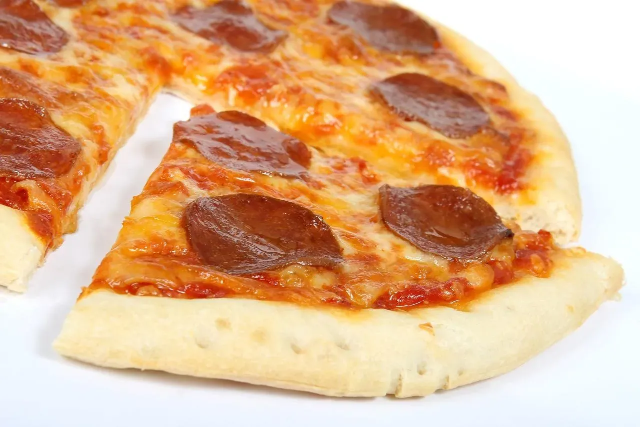 Zdjęcie Ile kalorii ma pizza 32 cm? Nie daj się zaskoczyć!