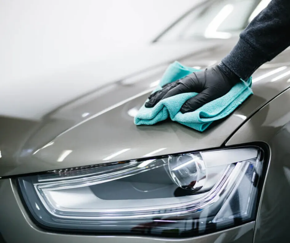 Zdjęcie Ile trwa woskowanie auta? Poznaj czas i czynniki wpływające na usługę