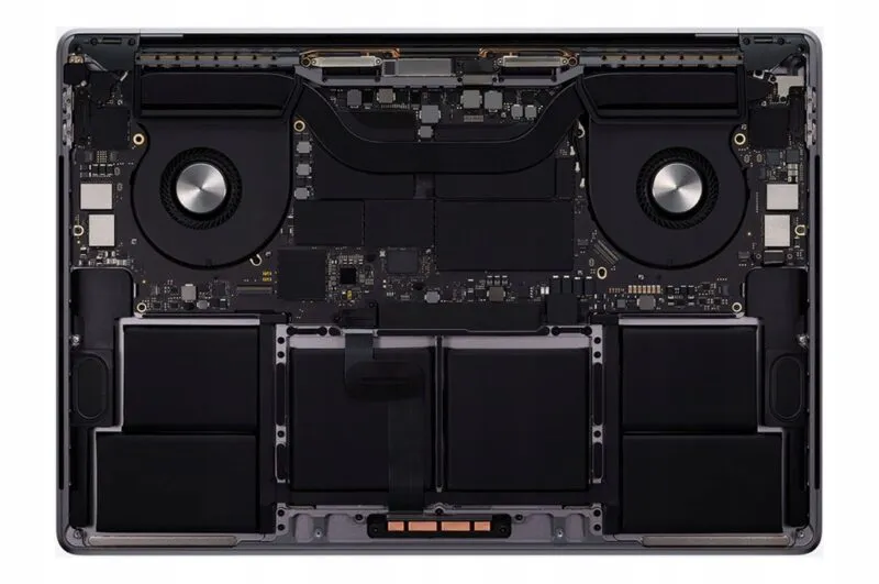 Zdjęcie Wymiana baterii MacBook Air w Cortland - uniknij problemów z serwisem