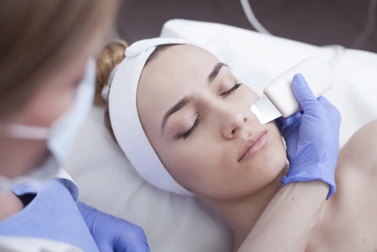 Zdjęcie Peeling kawitacyjny na czym polega i jakie przynosi korzyści