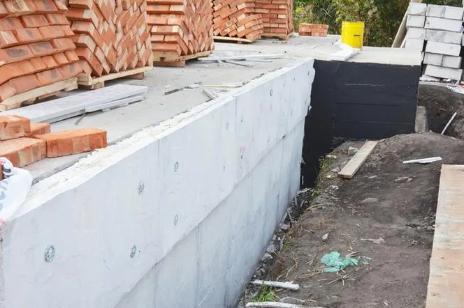Zdjęcie Jak izolować fundament: skuteczne metody ochrony przed wilgocią