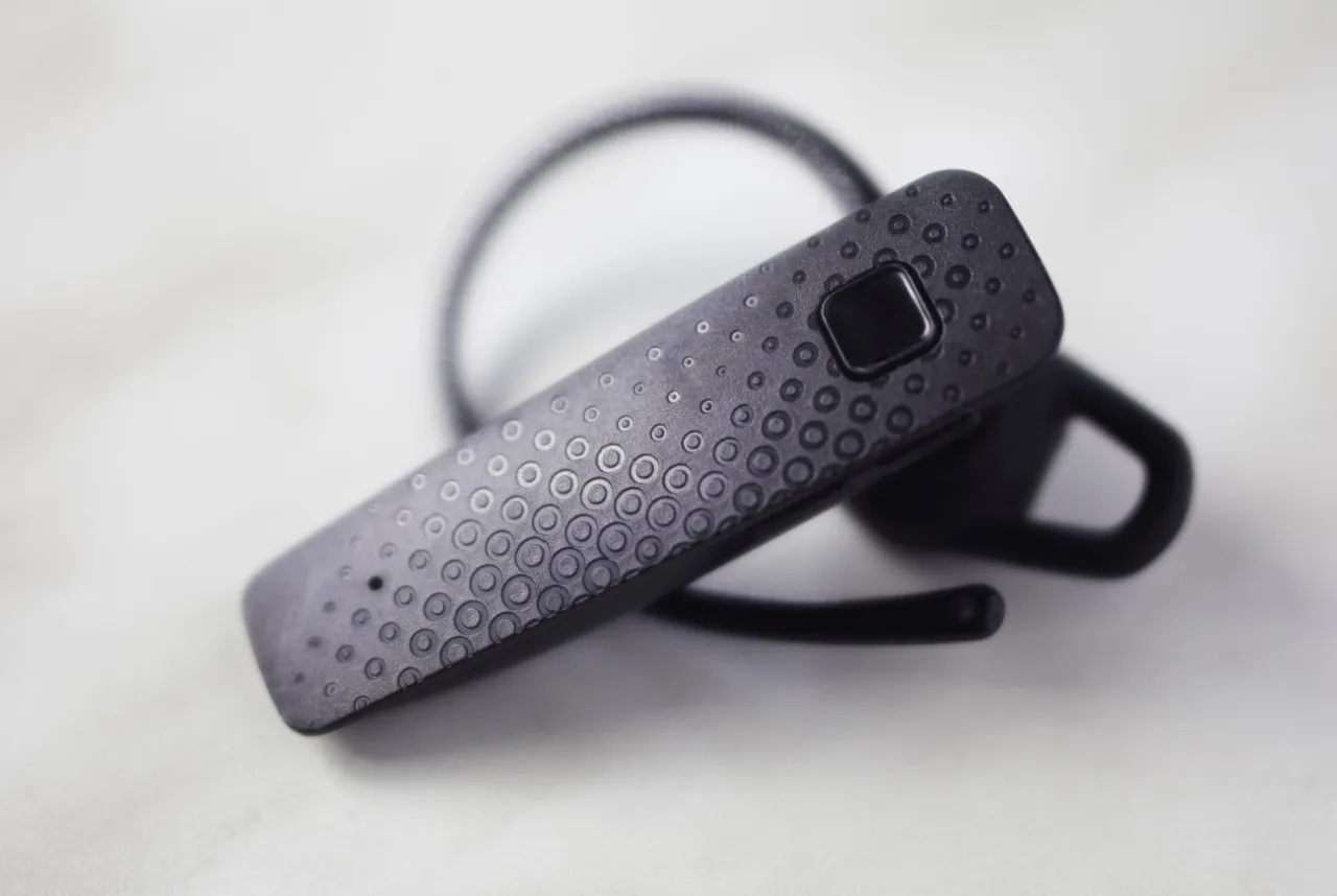 Zdjęcie Jak podłączyć słuchawki Plantronics - uniknij problemów z parowaniem