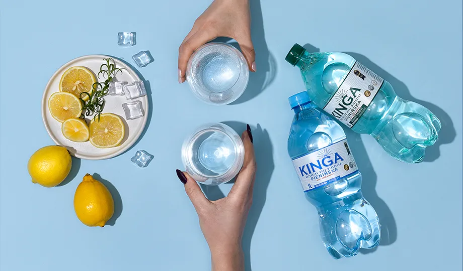 Zdjęcie Jaką wodę piją w sejmie? Zaskakujące zmiany w wyborze napojów