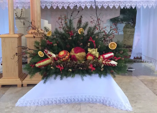 Zdjęcie Jak udekorować ołtarz na Boże Narodzenie, aby zachwycał wiernych