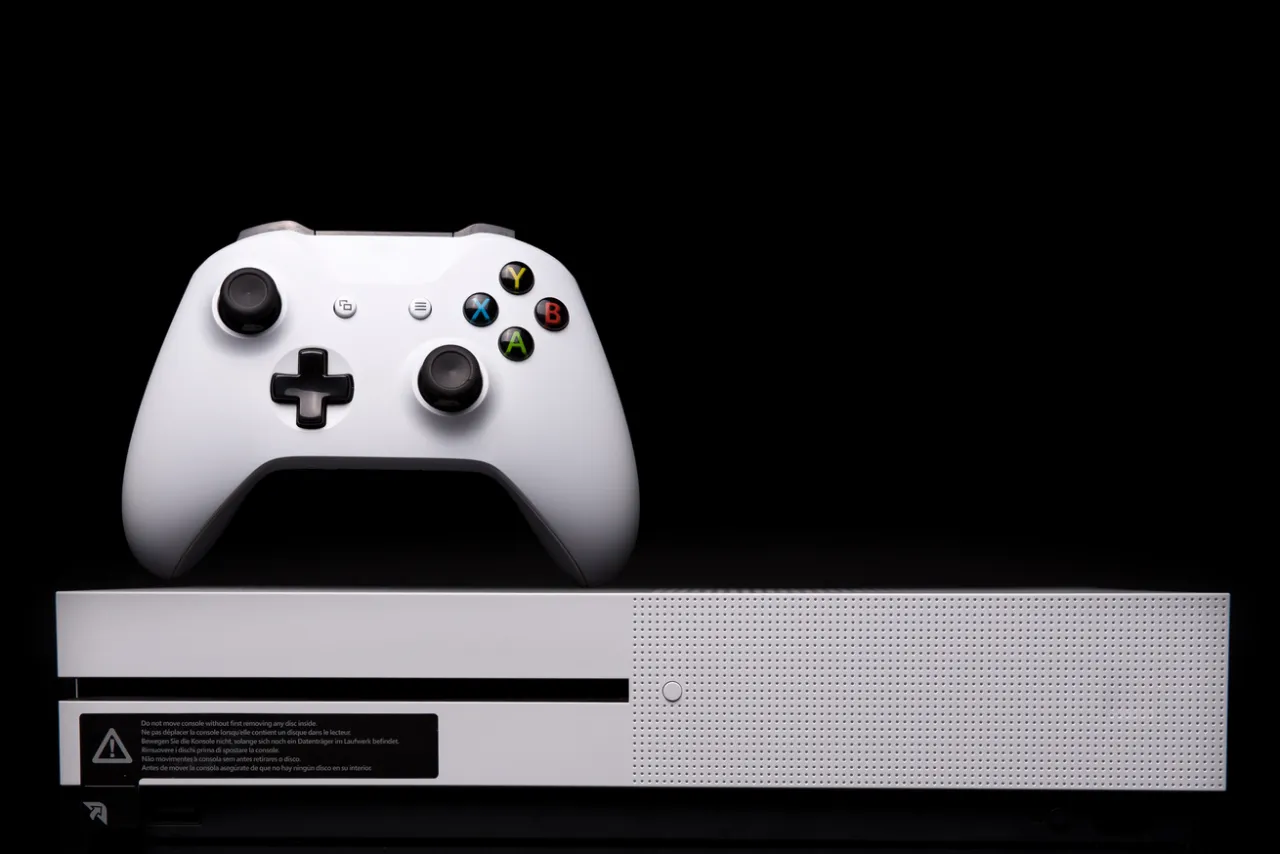 Zdjęcie Czy gry z Xbox One działają na Xbox Series S? Sprawdź kompatybilność!