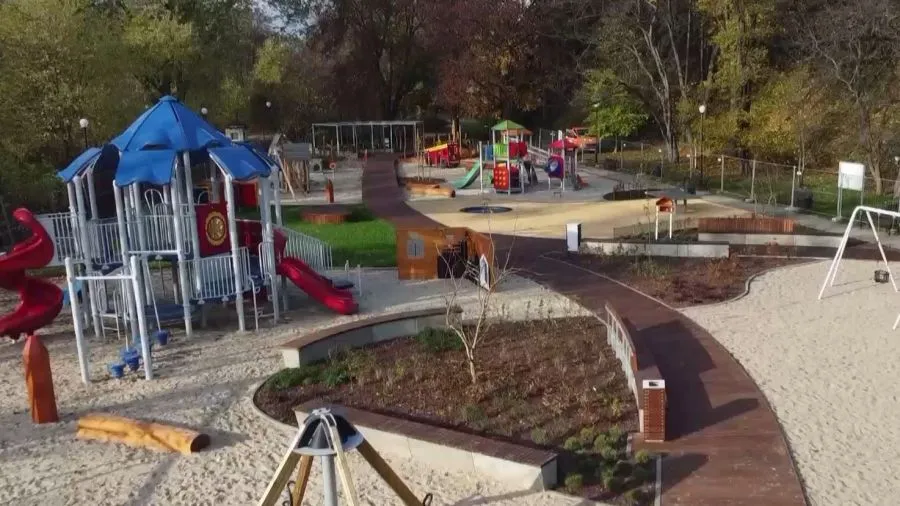 Zdjęcie Plac Wilsona plac zabaw czy jest otwarty? Sprawdź godziny i status