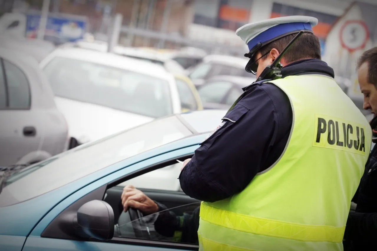 Zdjęcie Kto może jeździć bez pasów bezpieczeństwa? Wyjątki i konsekwencje prawne