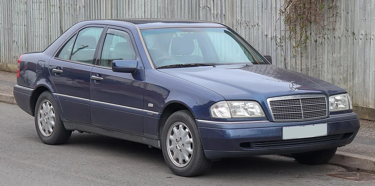Zdjęcie Mercedes-Benz C Class W202: Historia, specyfikacje i wersje AMG