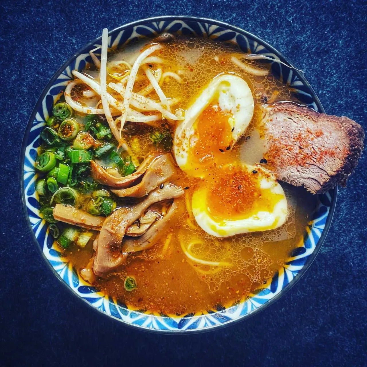 Zdjęcie Prosty przepis na ramen z zupki chińskiej – jak zrobić pyszne danie w kilka minut
